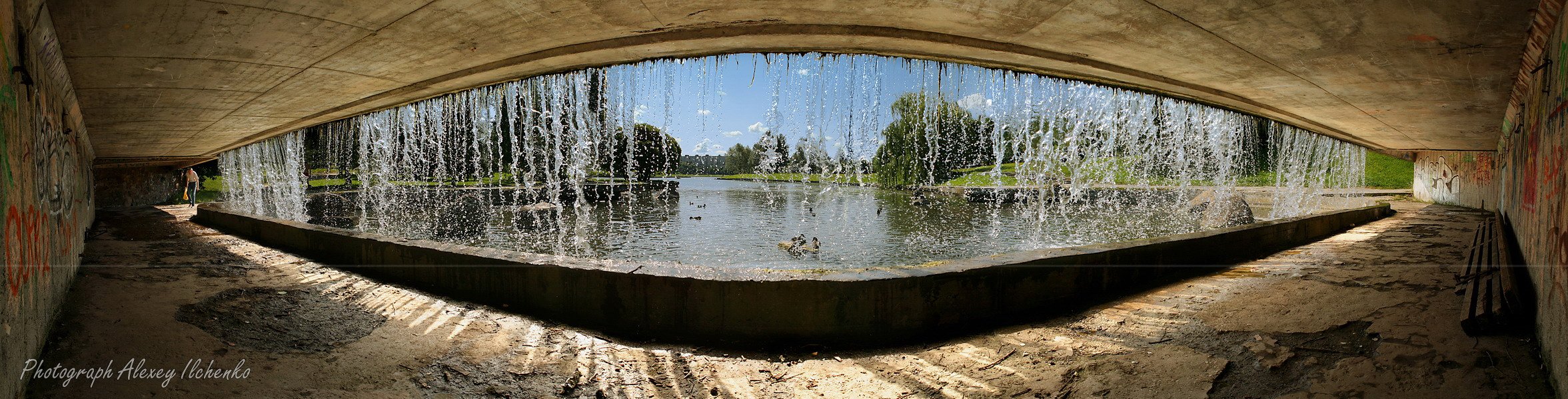 Auf der anderen Seite des Wassers. Light.