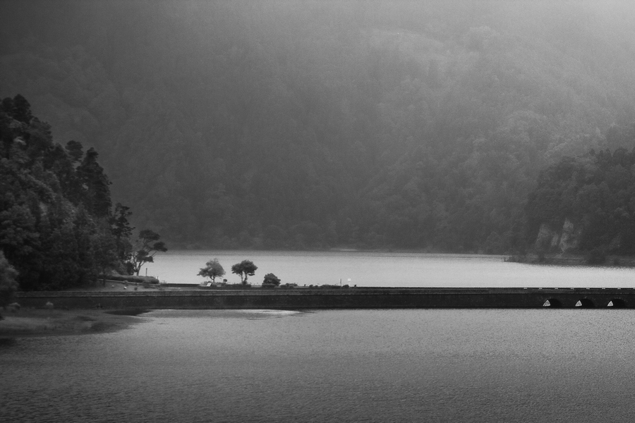 Brücke über den Krater