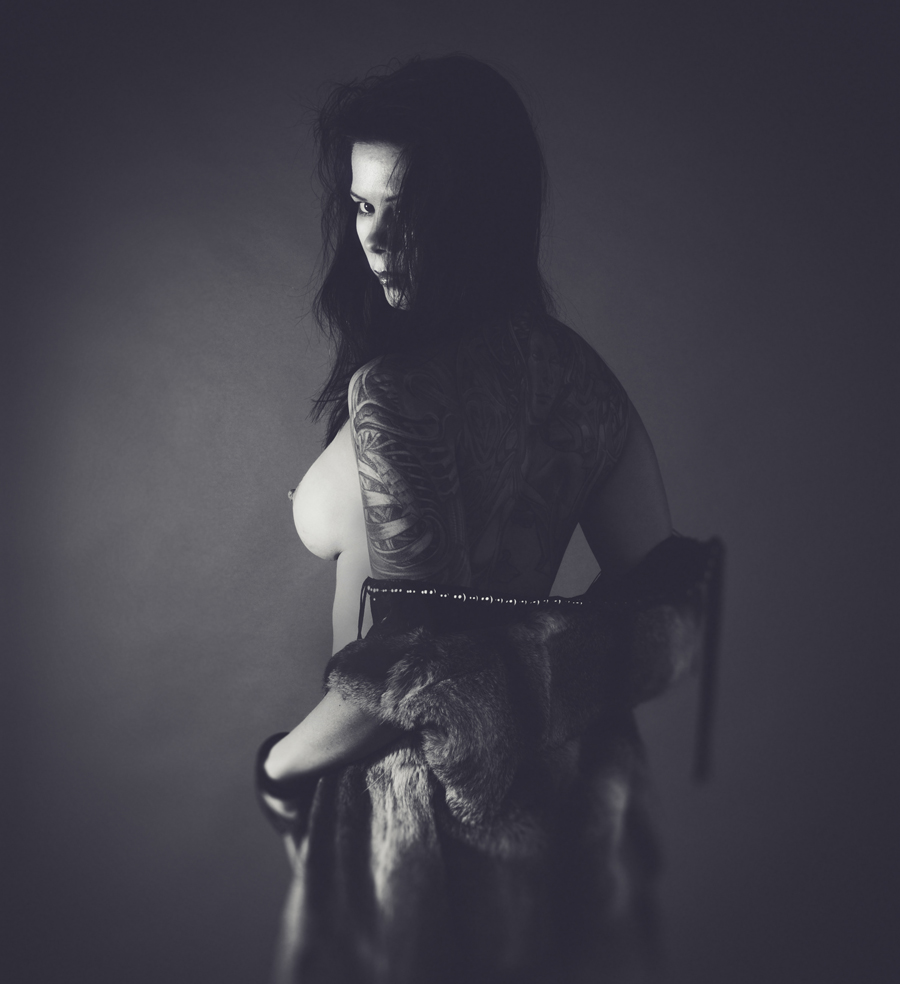 Auch die Umrisse der "Naked Standing" geworden