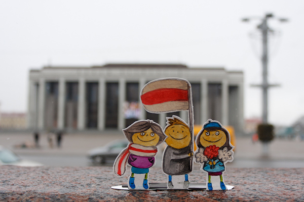 Weiß-rot-weiss auf den Straßen von Minsk # 2