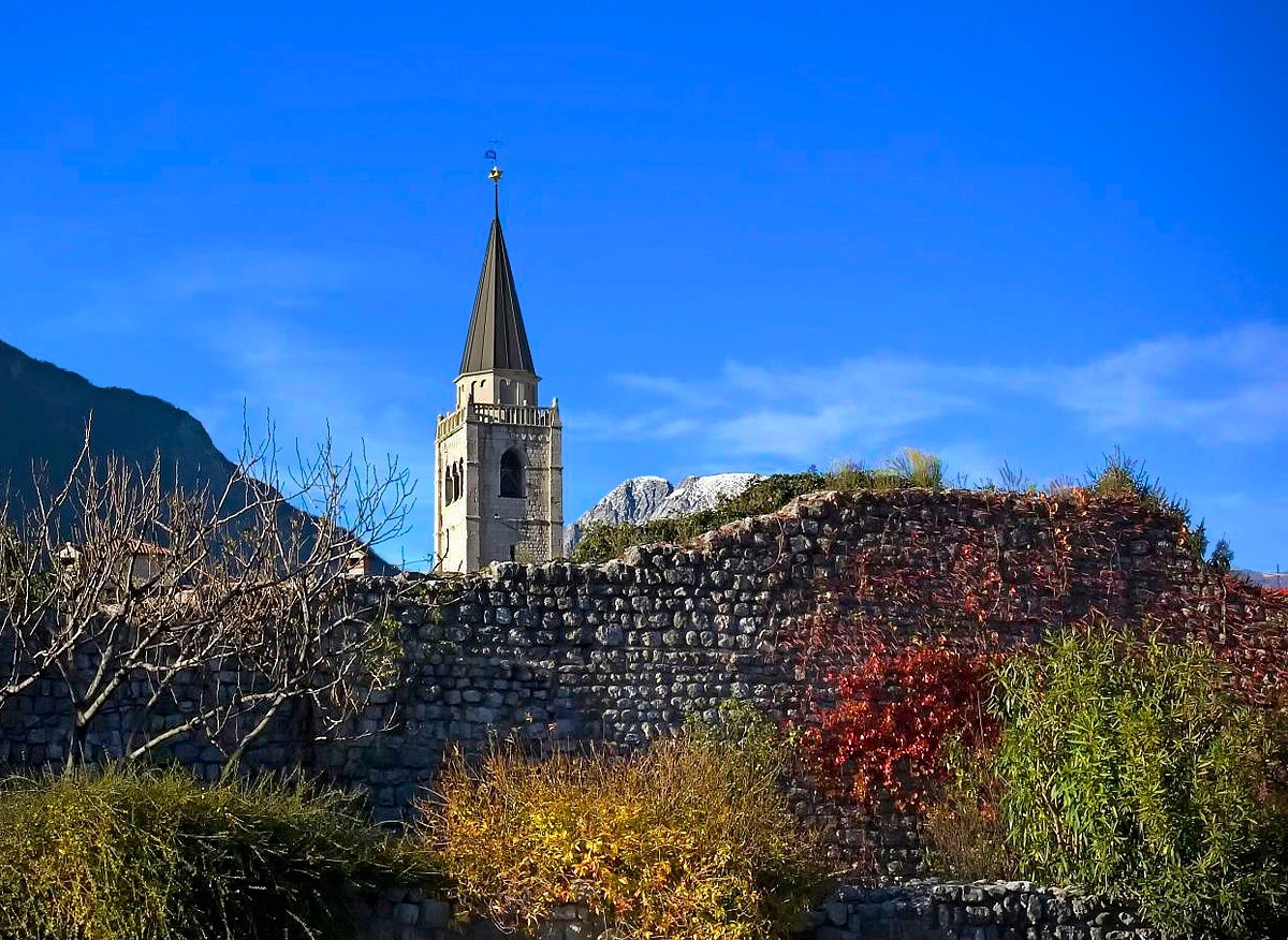Chi la stagione autunnale nel villaggio