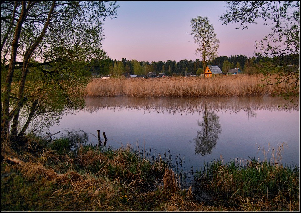 Über Morgengrauen auf dem Fluss ...