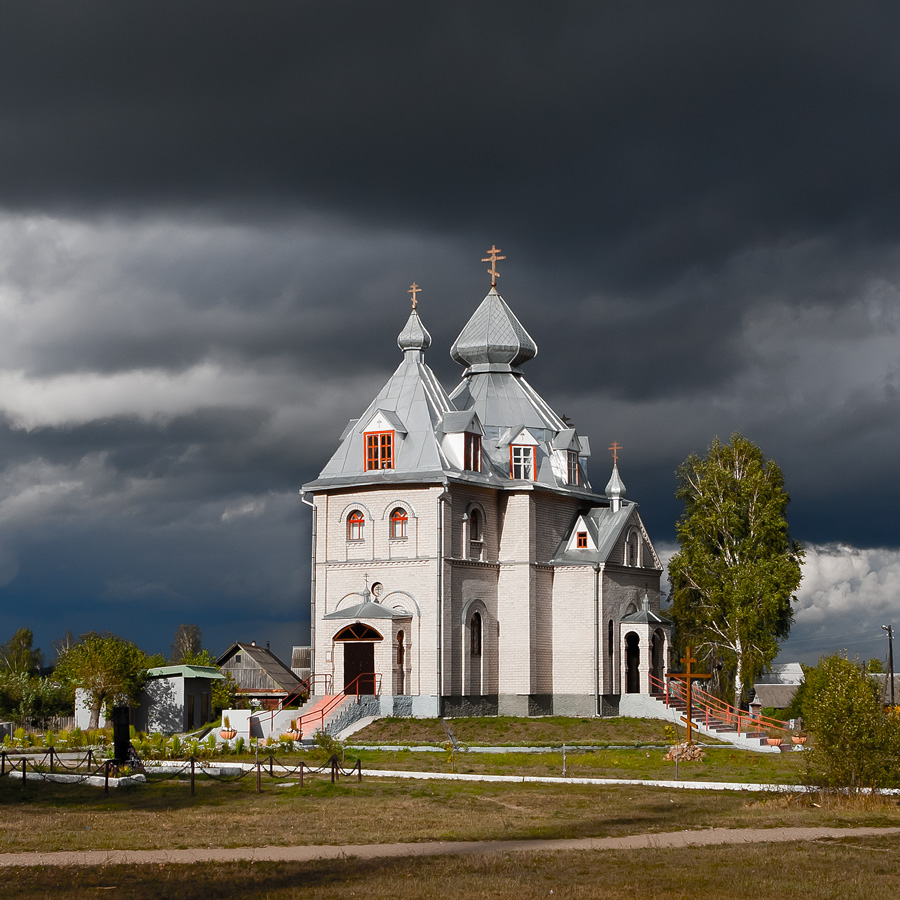 Heilige Maria Himmelfahrt Kirche usw. Uznazh