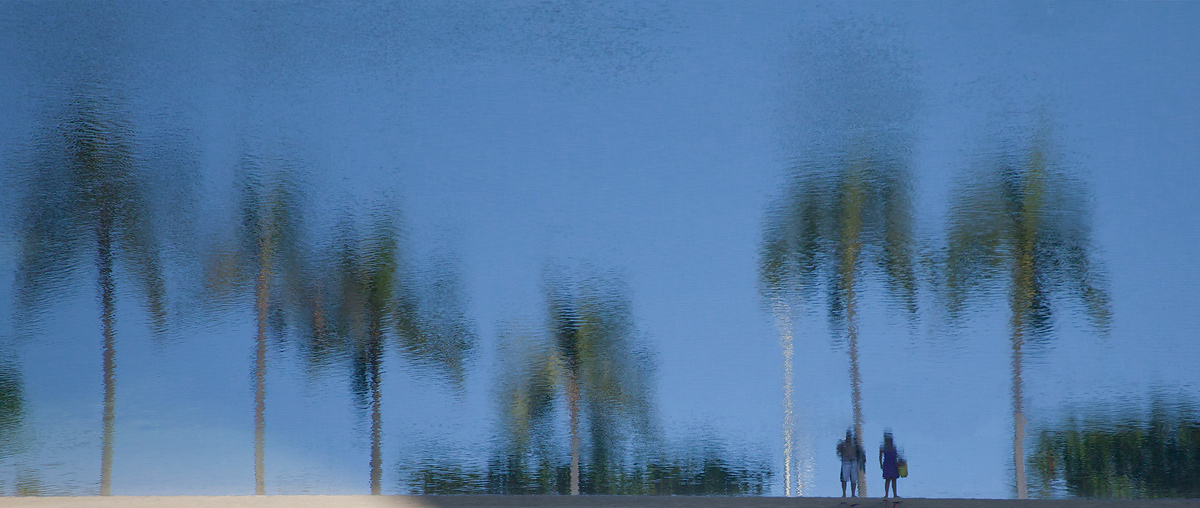 Auf dem dunkelblauen Meer