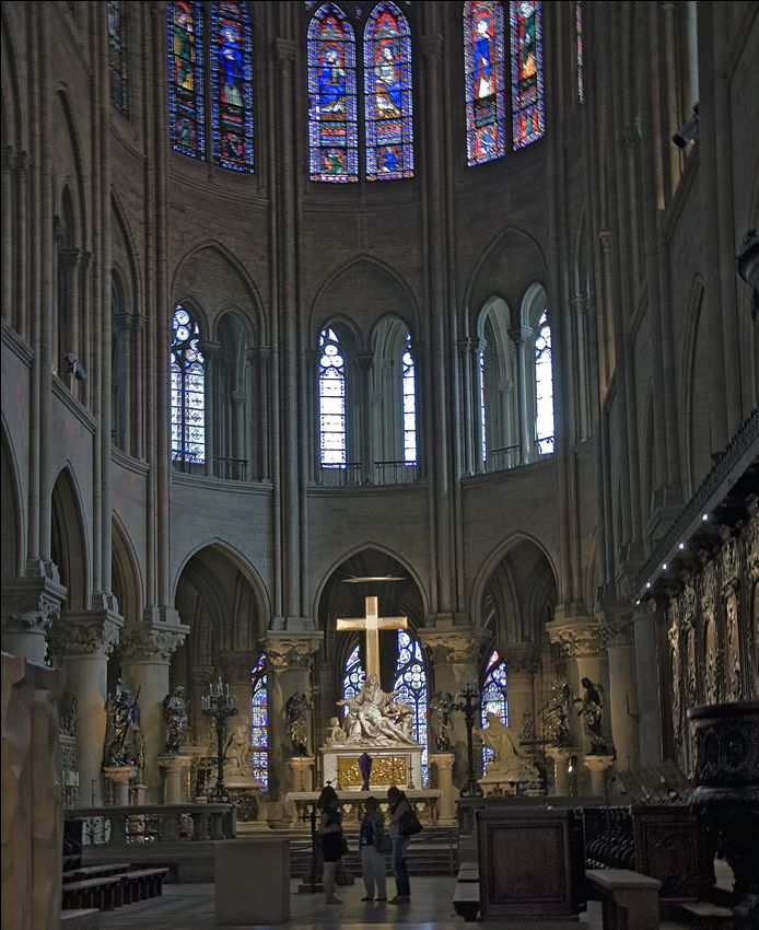 Das Innere der Kathedrale Notre-Dame in Paris