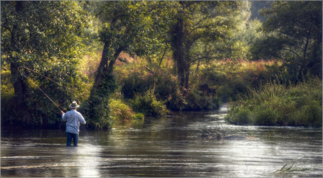 / Er traf am Morgen und die Stille des Flusses ... /
