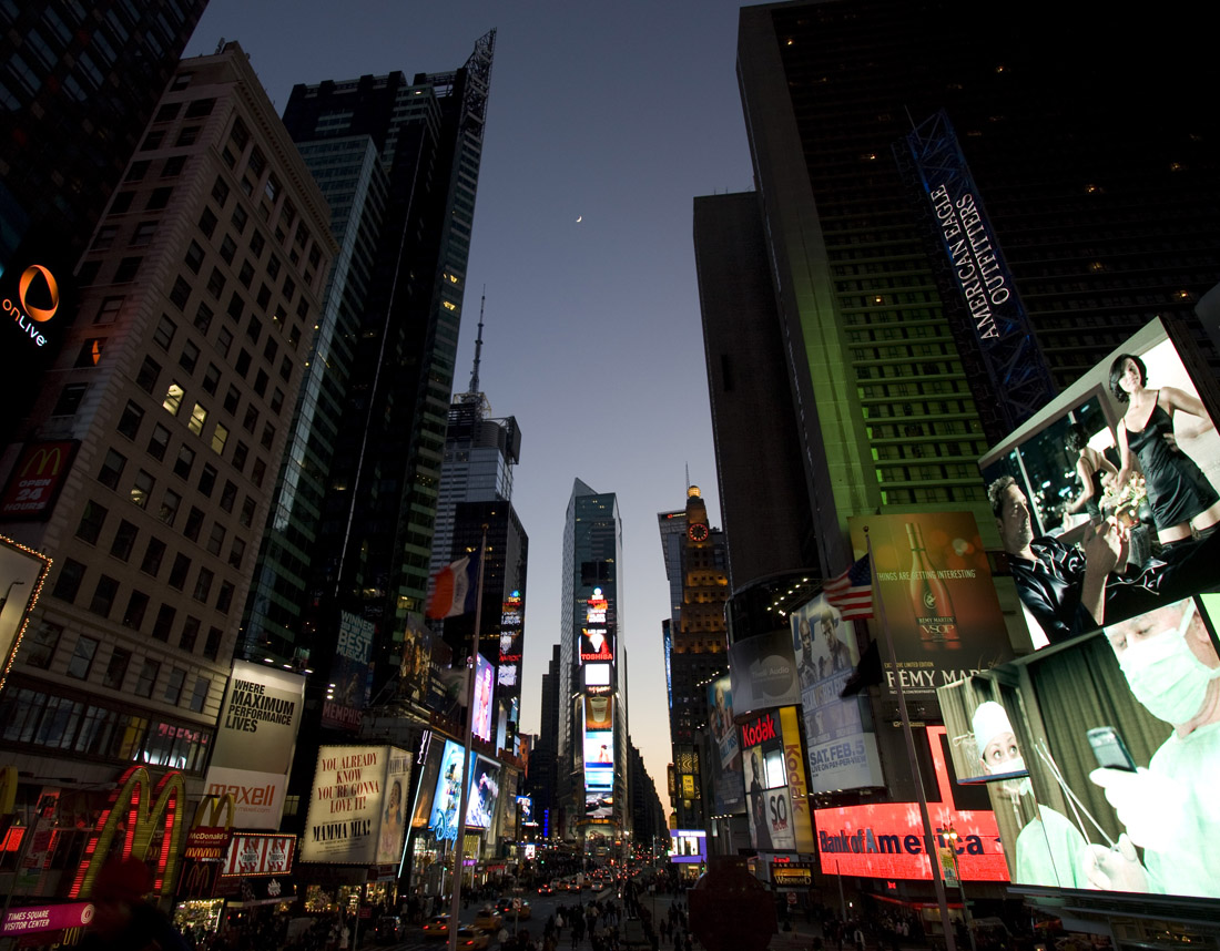 jemand sehr ähnlich an die Wand drücken, mir eine