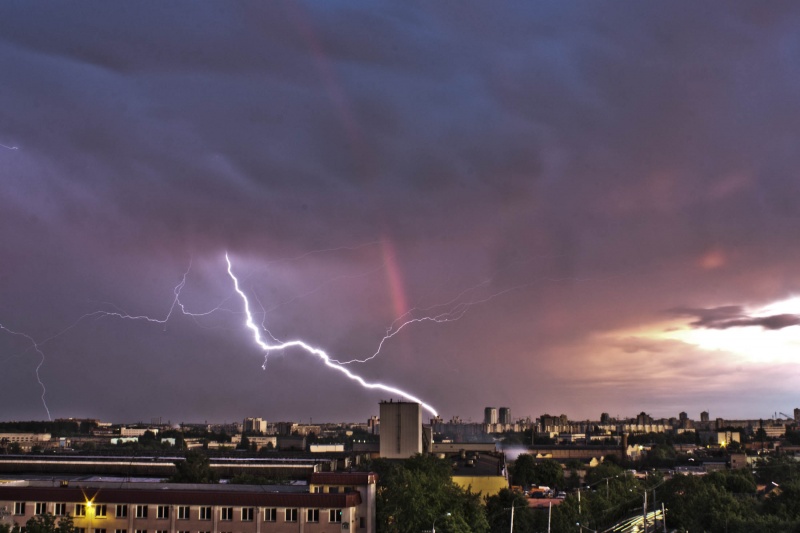 Gewitter und ein Regenbogen