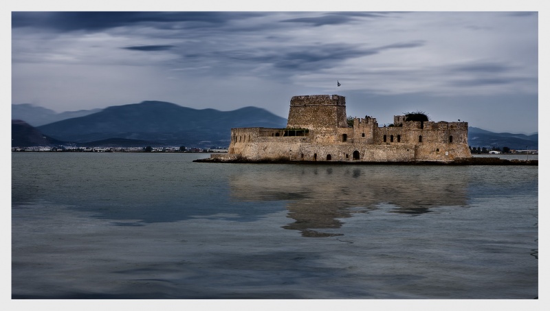 Über Fortress und Außenposten ...