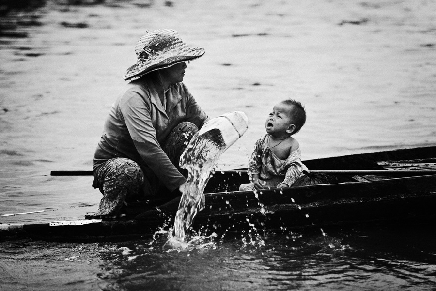 ... Und die Tränen sinkende Boot ...