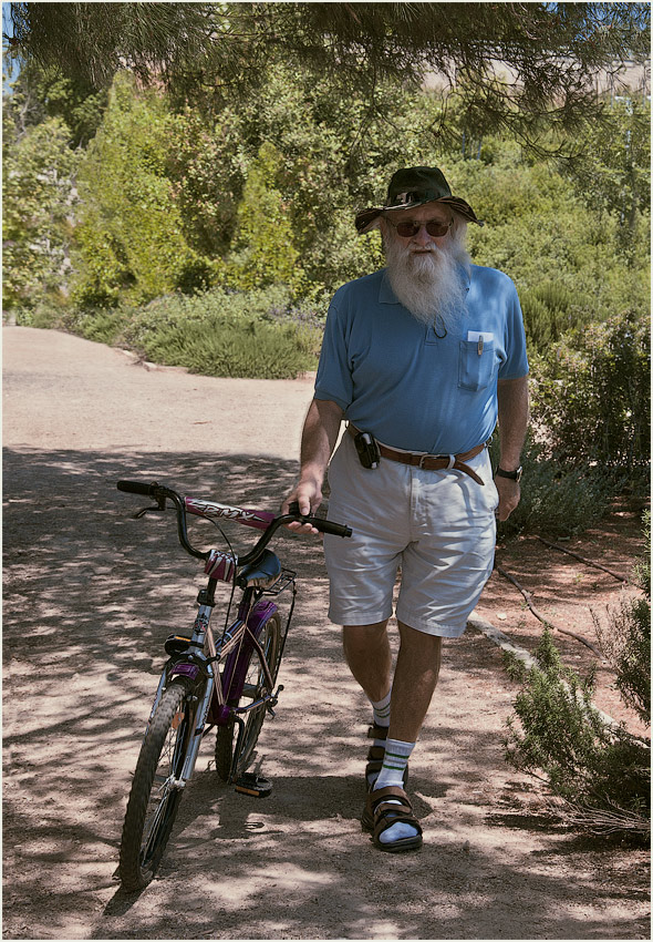 Großvater und ein Fahrrad