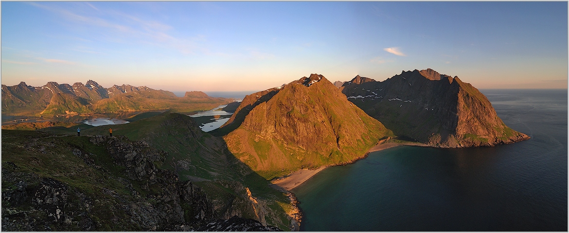 Kvalvika unter der Mitternachtssonne