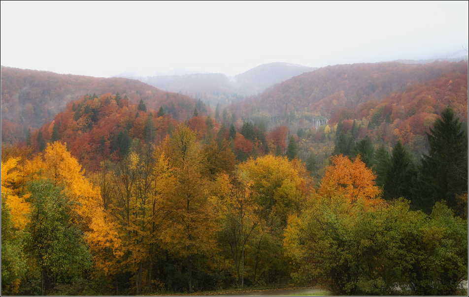 Von den hohen Bergen Nebel steigt ...