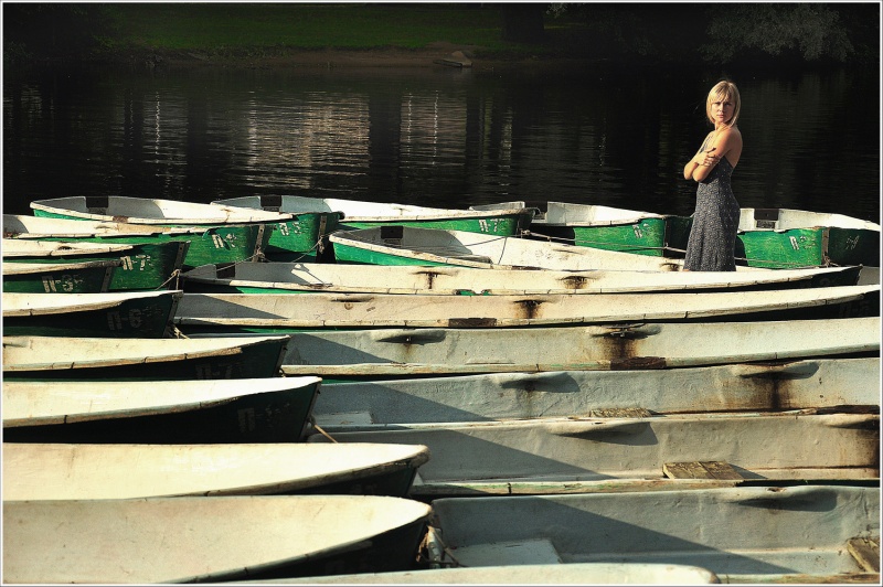 Das Mädchen im Boot !!!)))