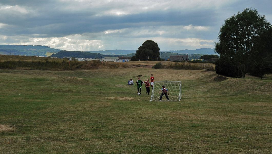 Evening Fußball auf der großen Wiese