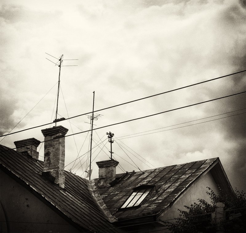A roof and the storm