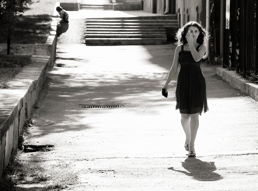 Sie gehen in der Stadt ...