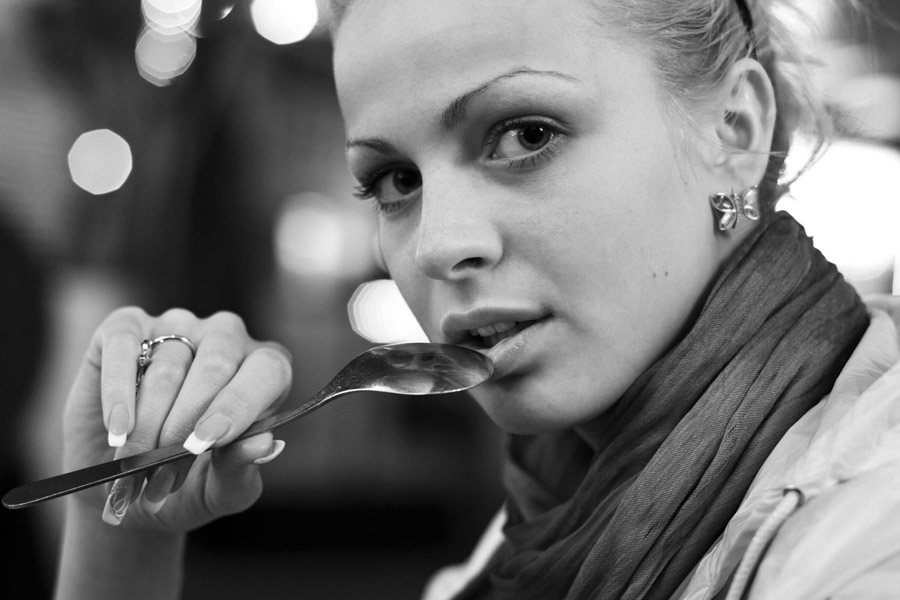 ... Am Nebentisch ...