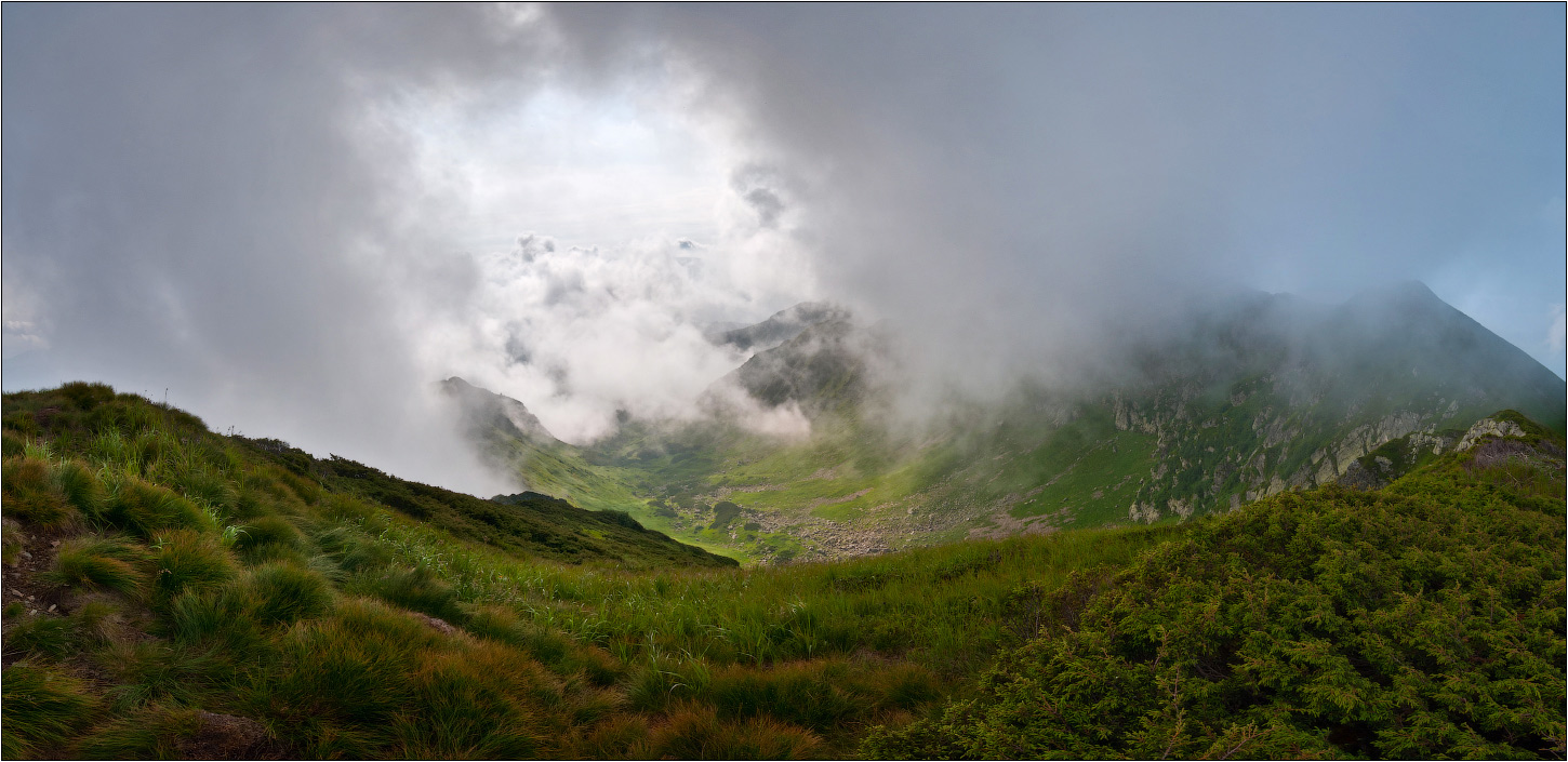 Einen Spaziergang in den Wolken
