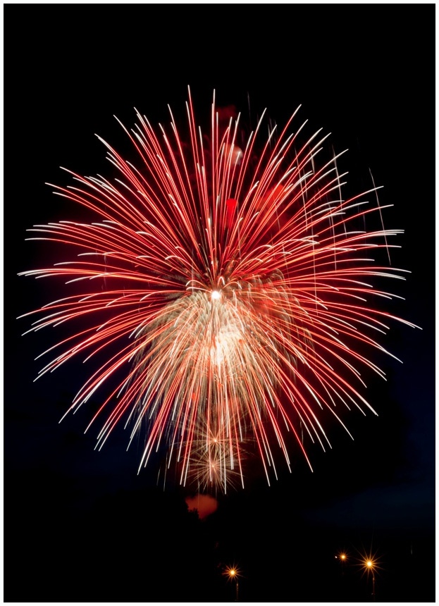 Ein großer roter Knopf.