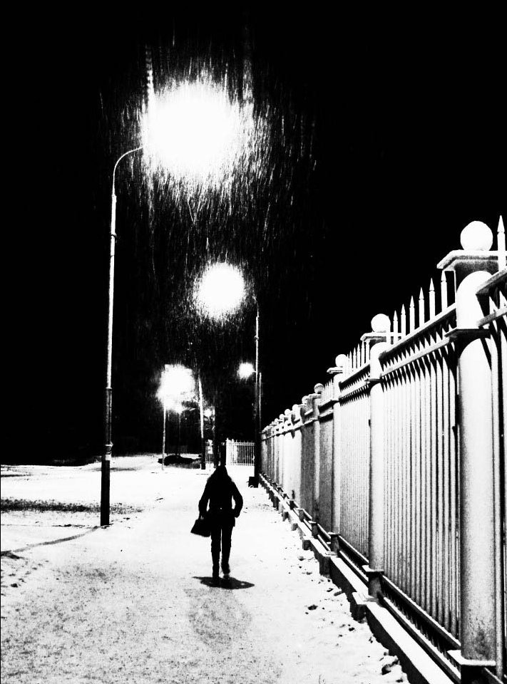 Nacht, Schnee, Licht, und es