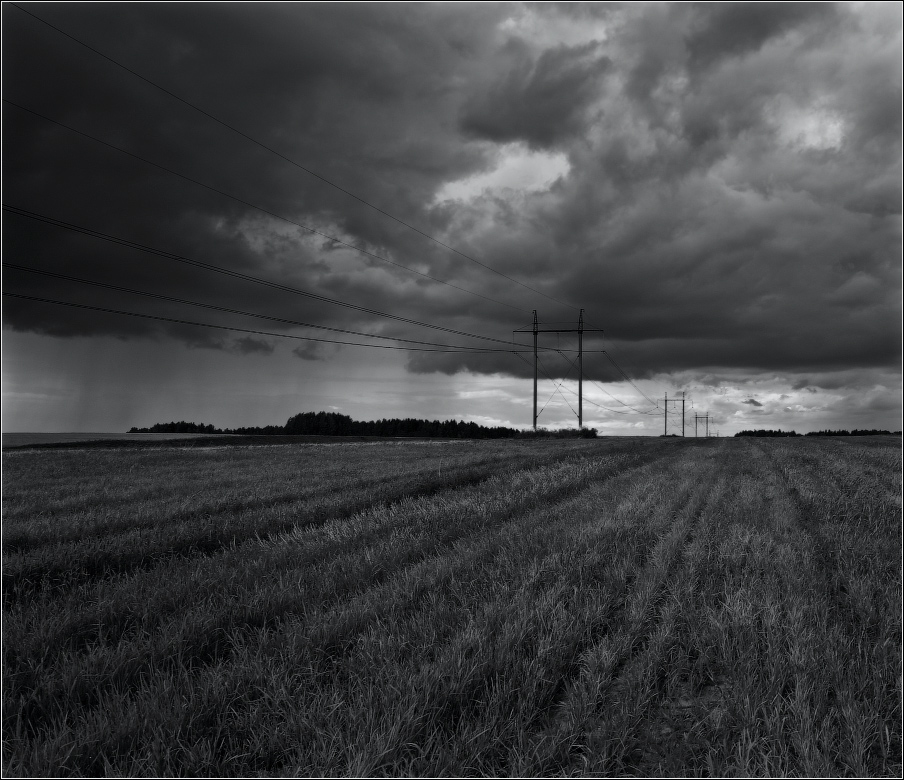 / Und das Summen Drähte ... /