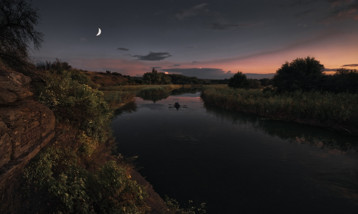 Und der einzige Plätschern der Ruder brach das Schweigen ...