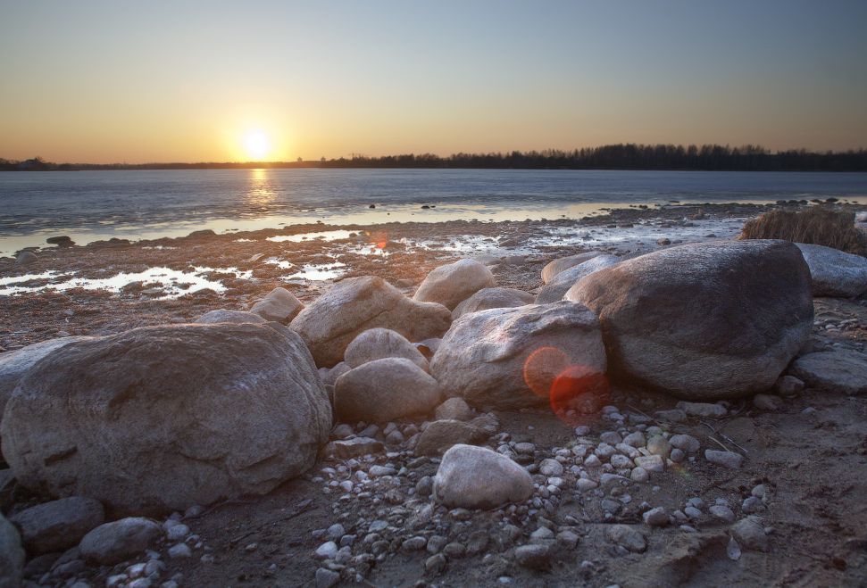 ... On the rocks ...