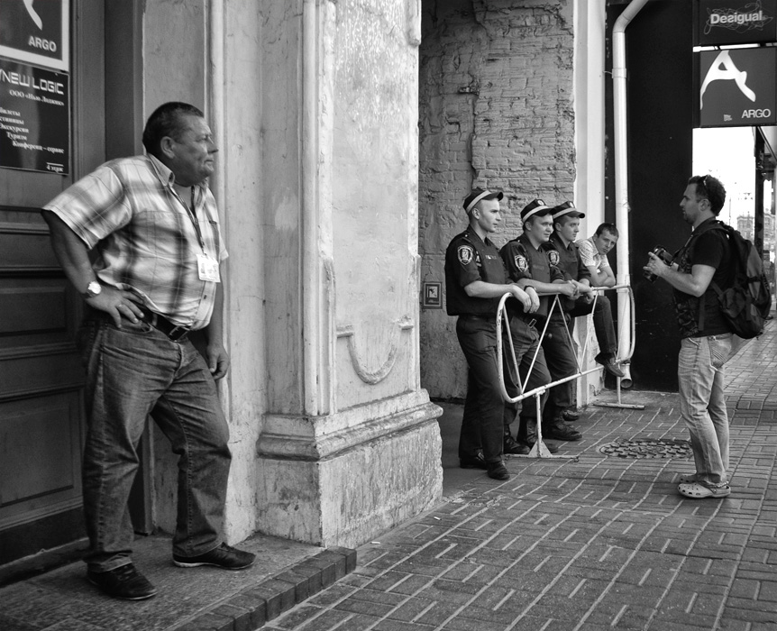 und will, und stachelig