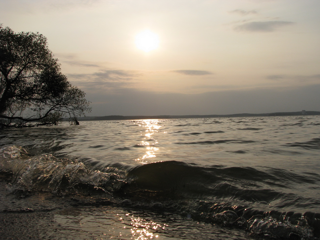 Sonnenuntergang über dem Meer Minsk