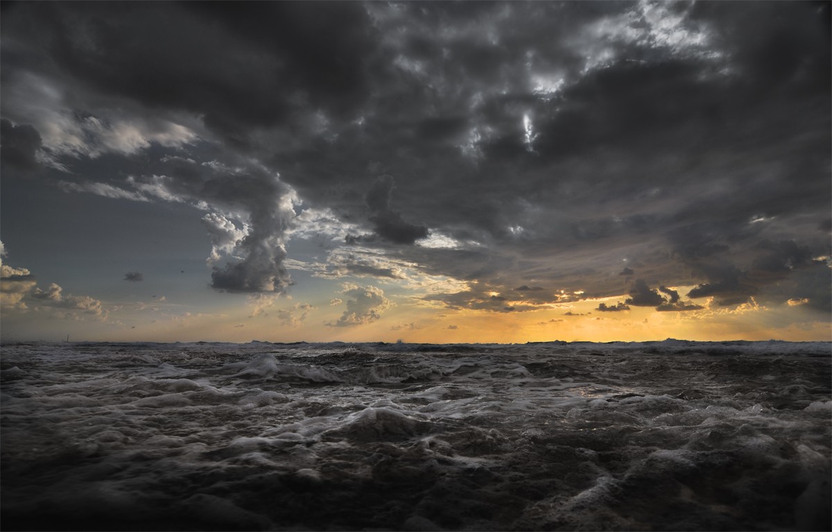 few differences between sea & sky