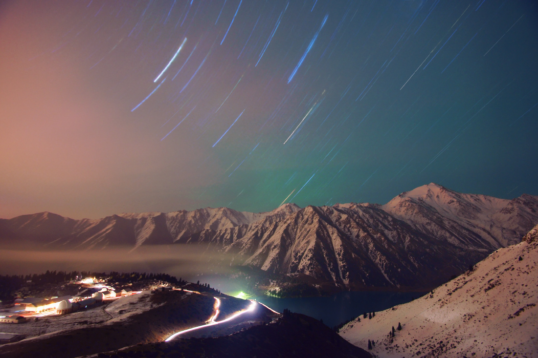 Autumn Nacht im Big Almaty-See