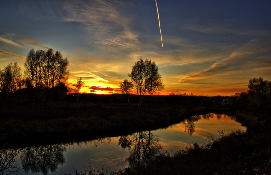 Nacht breitet seine Flügel