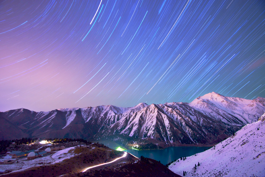 Autumn Nacht im Big Almaty-See (2)