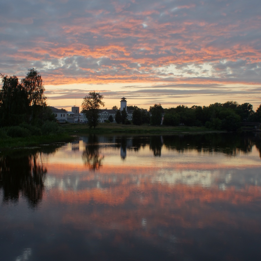 Reflexionen der untergehenden Sonne