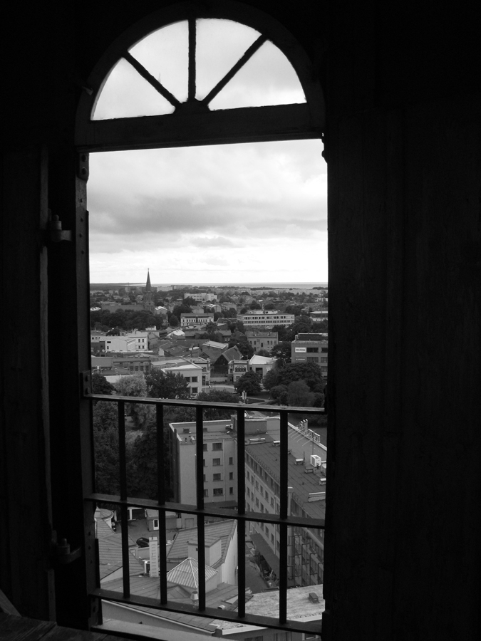 Dort, weit vom Meer entfernt.