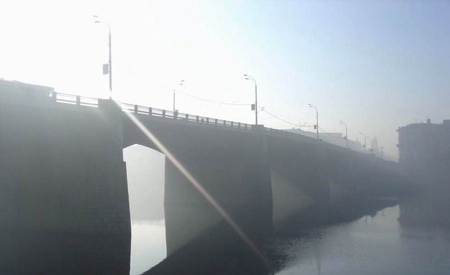 Sonnenstrahl durch den Morgennebel