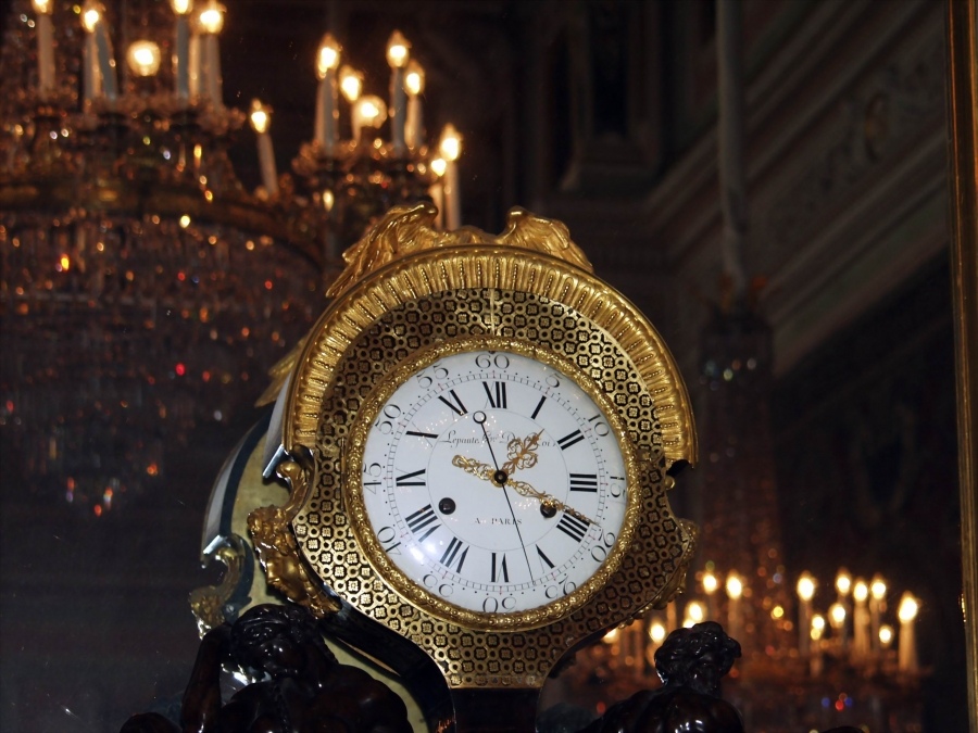 Durch den Spiegel der Zeit