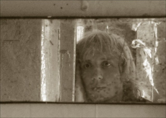 Mirror. Selbstbildnis in einem alten Haus ...