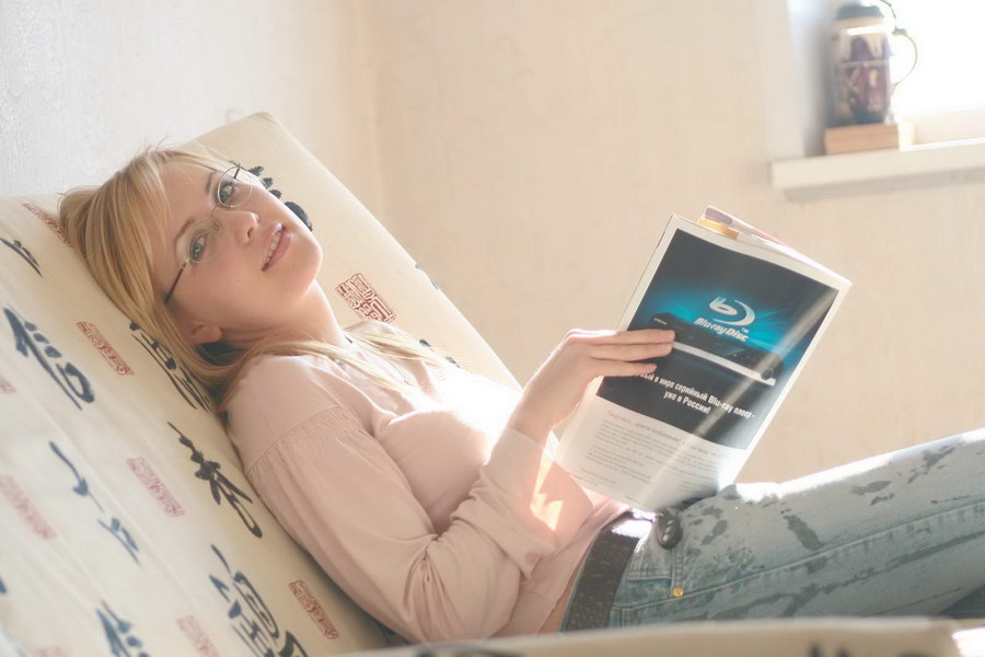 * Porträt eines Mädchens in einer Zeitschrift *