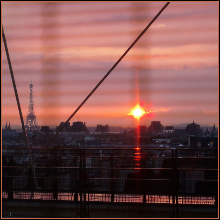 Sonnenuntergang über dem Louvre