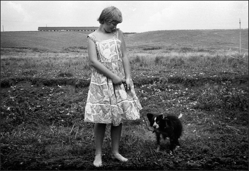 Mädchen und der Ball