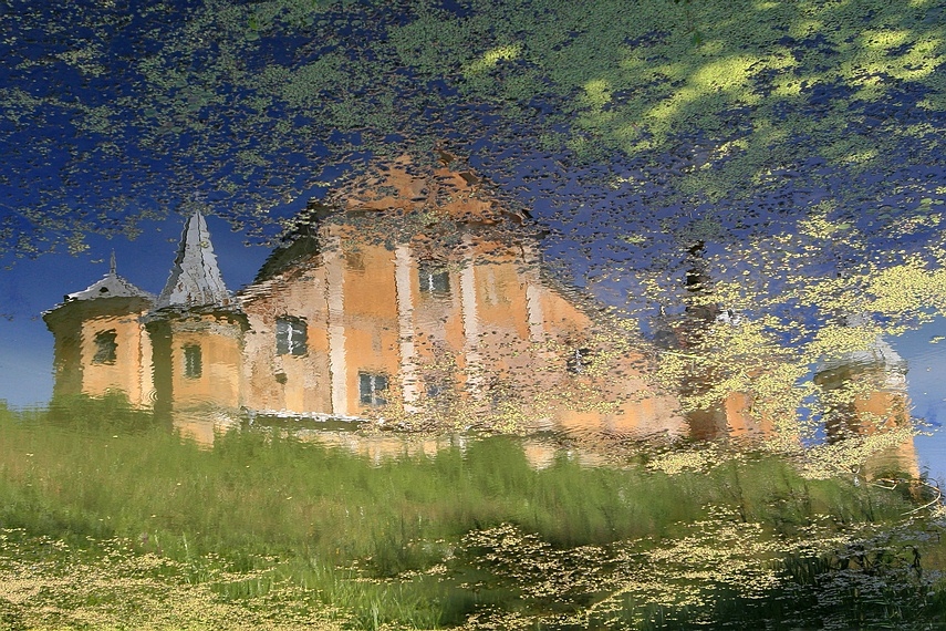 befindet sich im alten Park des Grafen Teich ...