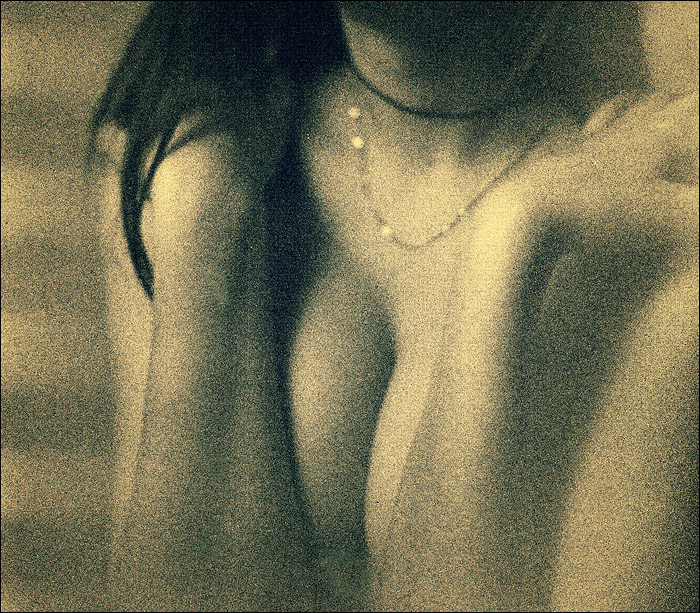 Spritzer von Sonnenlicht in ein Glas grünen Tee (2)