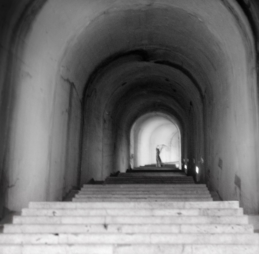 Strom die Treppe hinauf