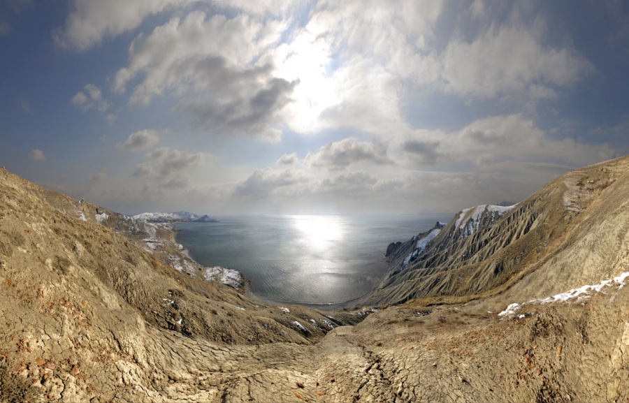 "... Liebt eure blauen Horizont der ..."