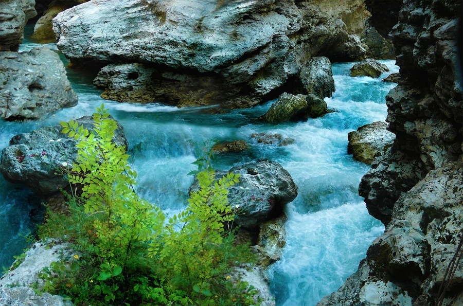 Kaltes Wasser Steine