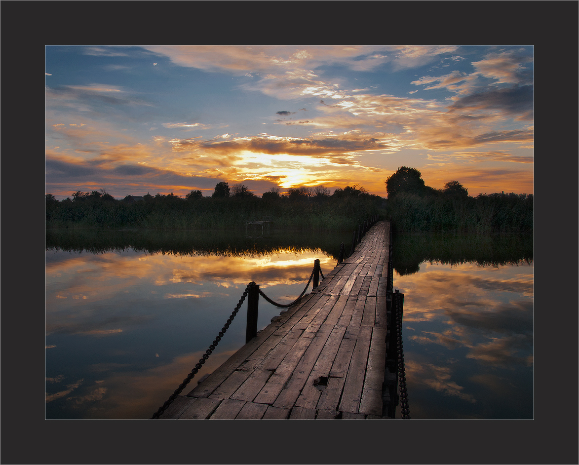 Strand links, Bank Recht ...