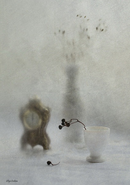 und der Pfeil ging ruhig auf dem Zifferblatt ... durch ...