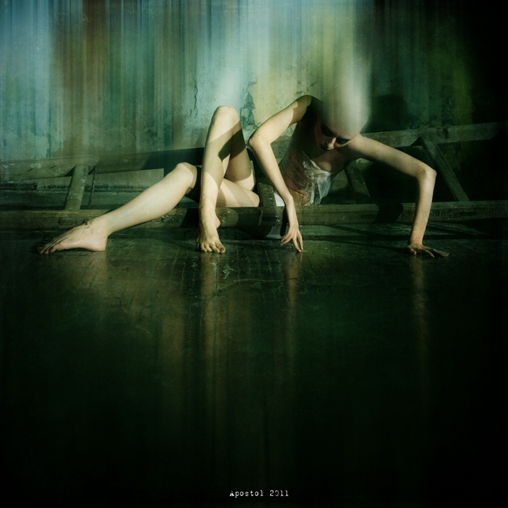 / Mit den Fingern spielen